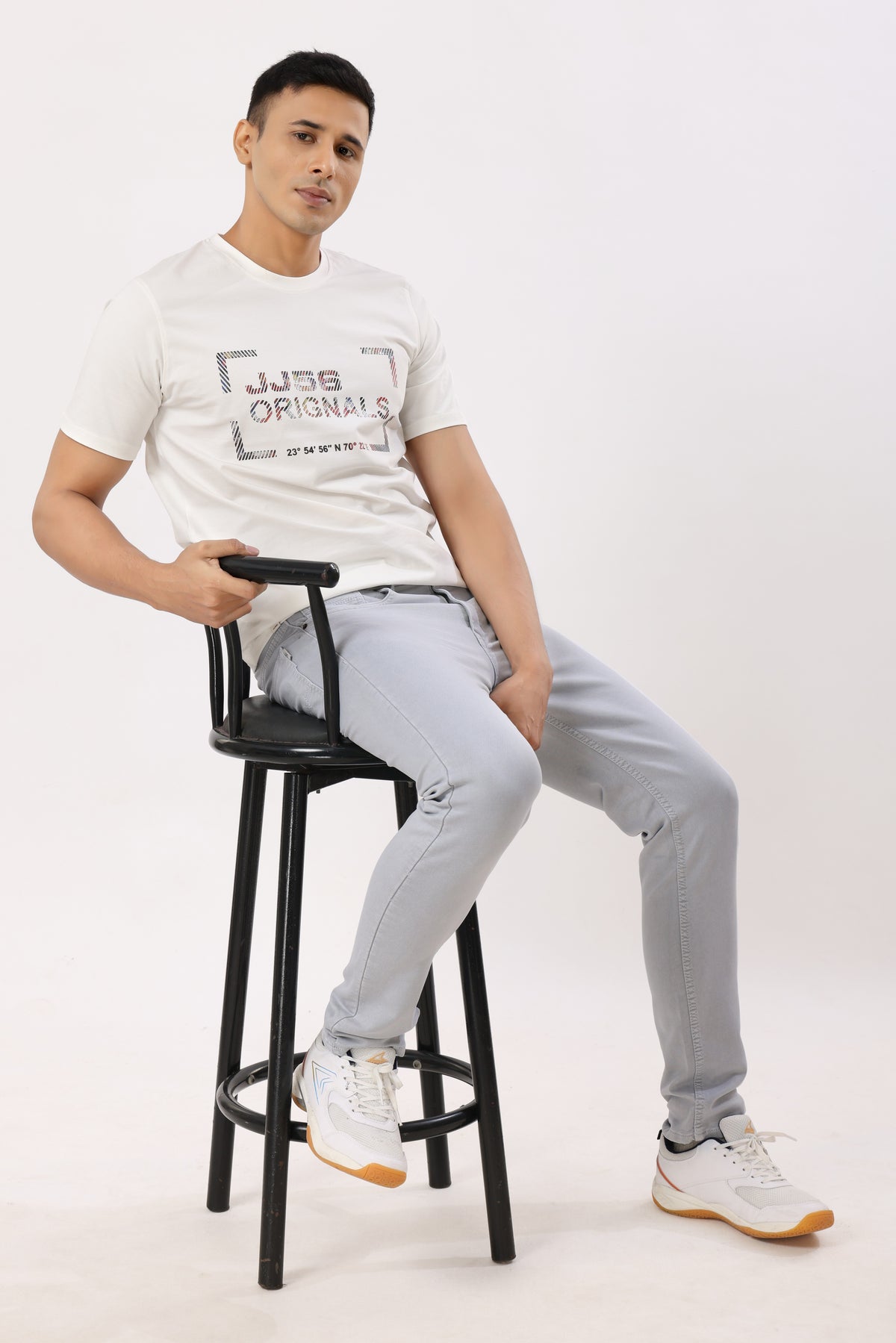1004-1 Narrow Fit Jeans Light Grey